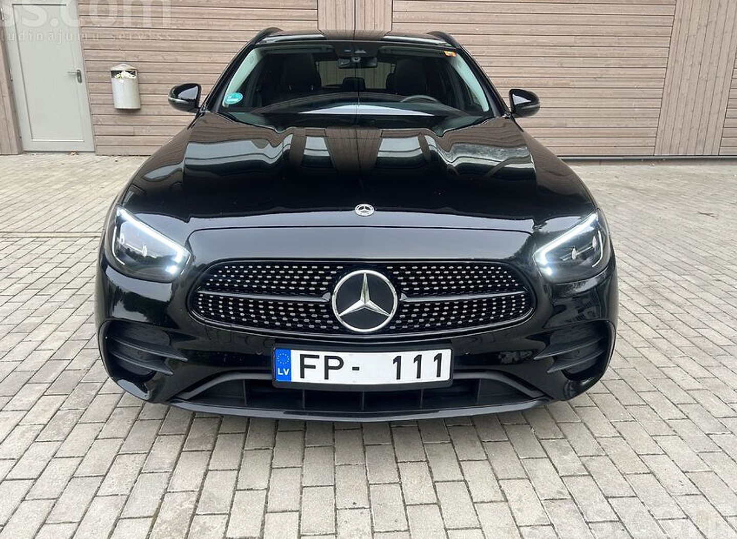 Mercedes-Benz E300 — foto 5