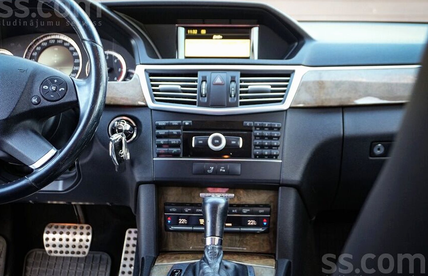Mercedes-Benz E200 — foto 5