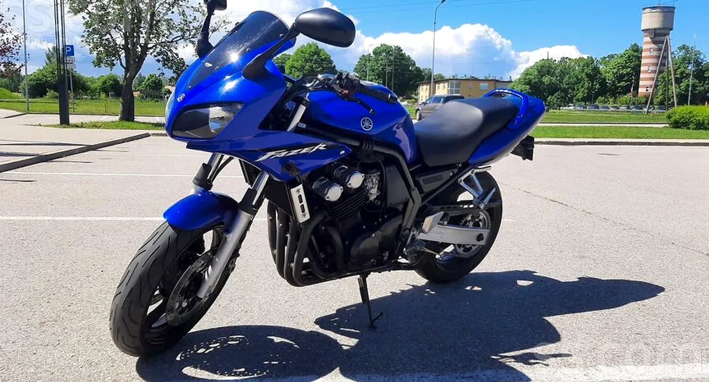 Yamaha Fzs600