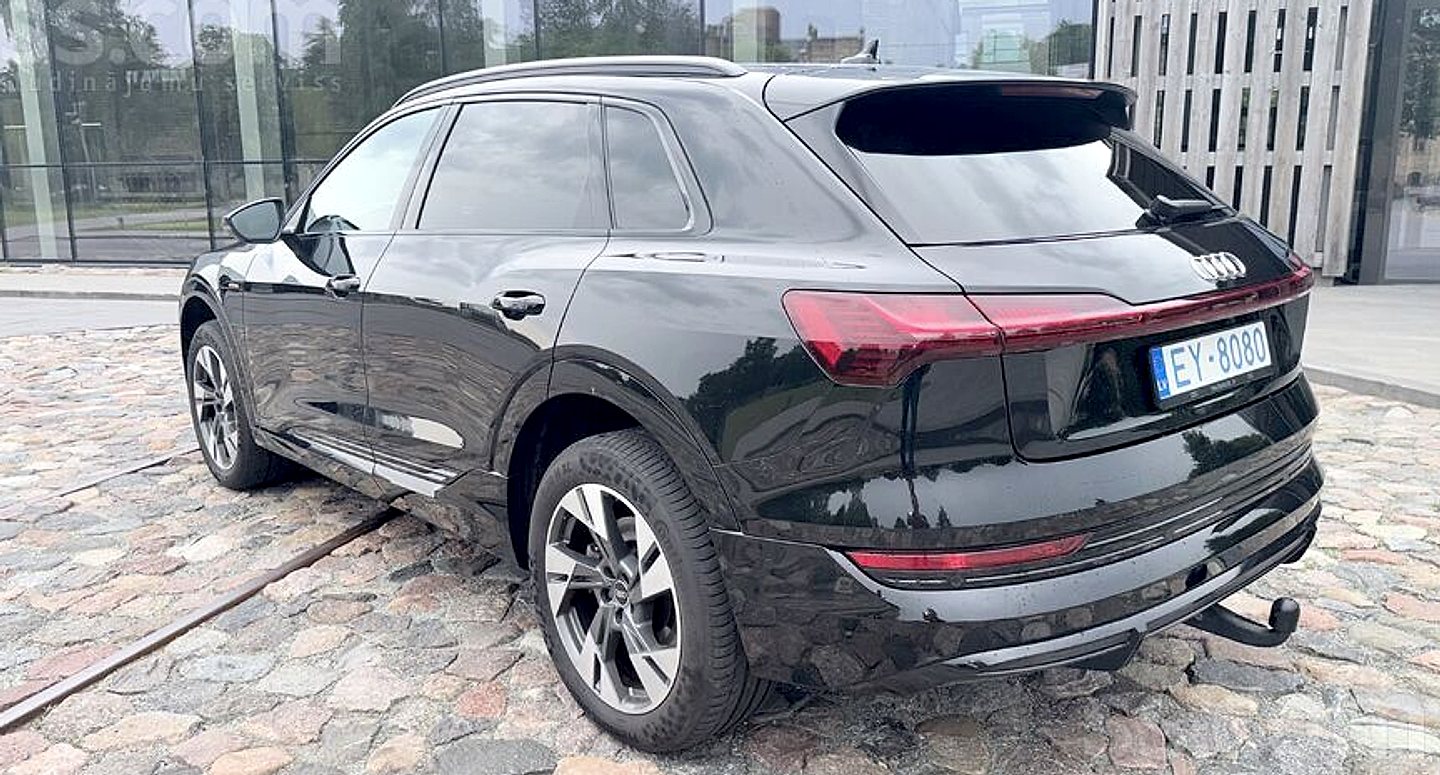 Audi E-tron — foto 5