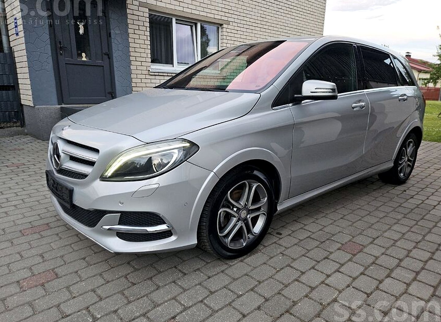 Mercedes-Benz B250