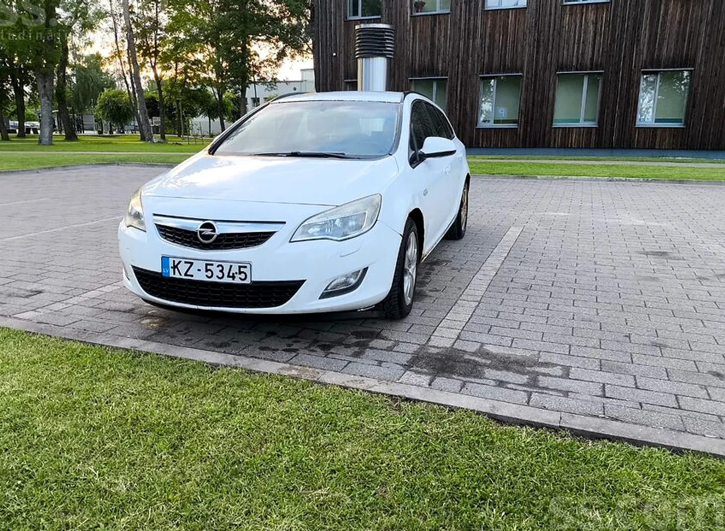 Opel Astra, 2011. gads
