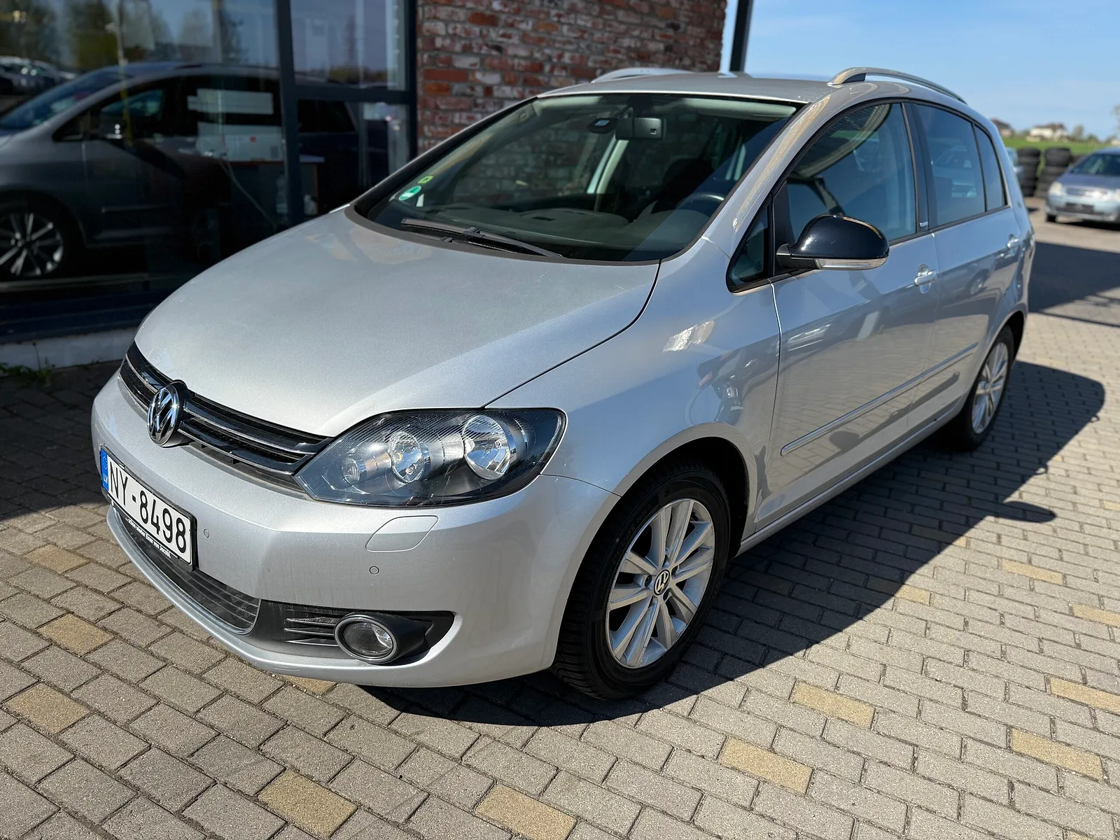 VW Nav pieejams, 2011. gads