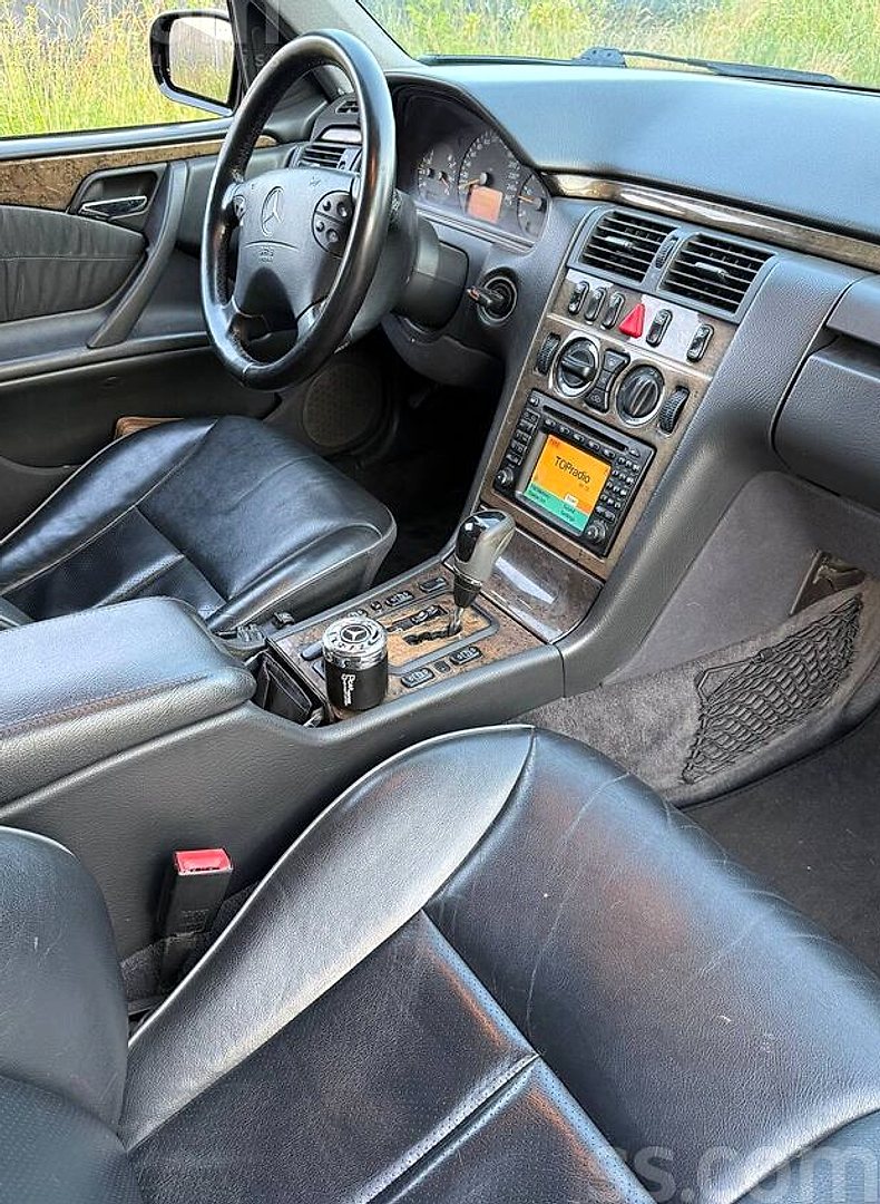 Mercedes-Benz E320 — foto 5
