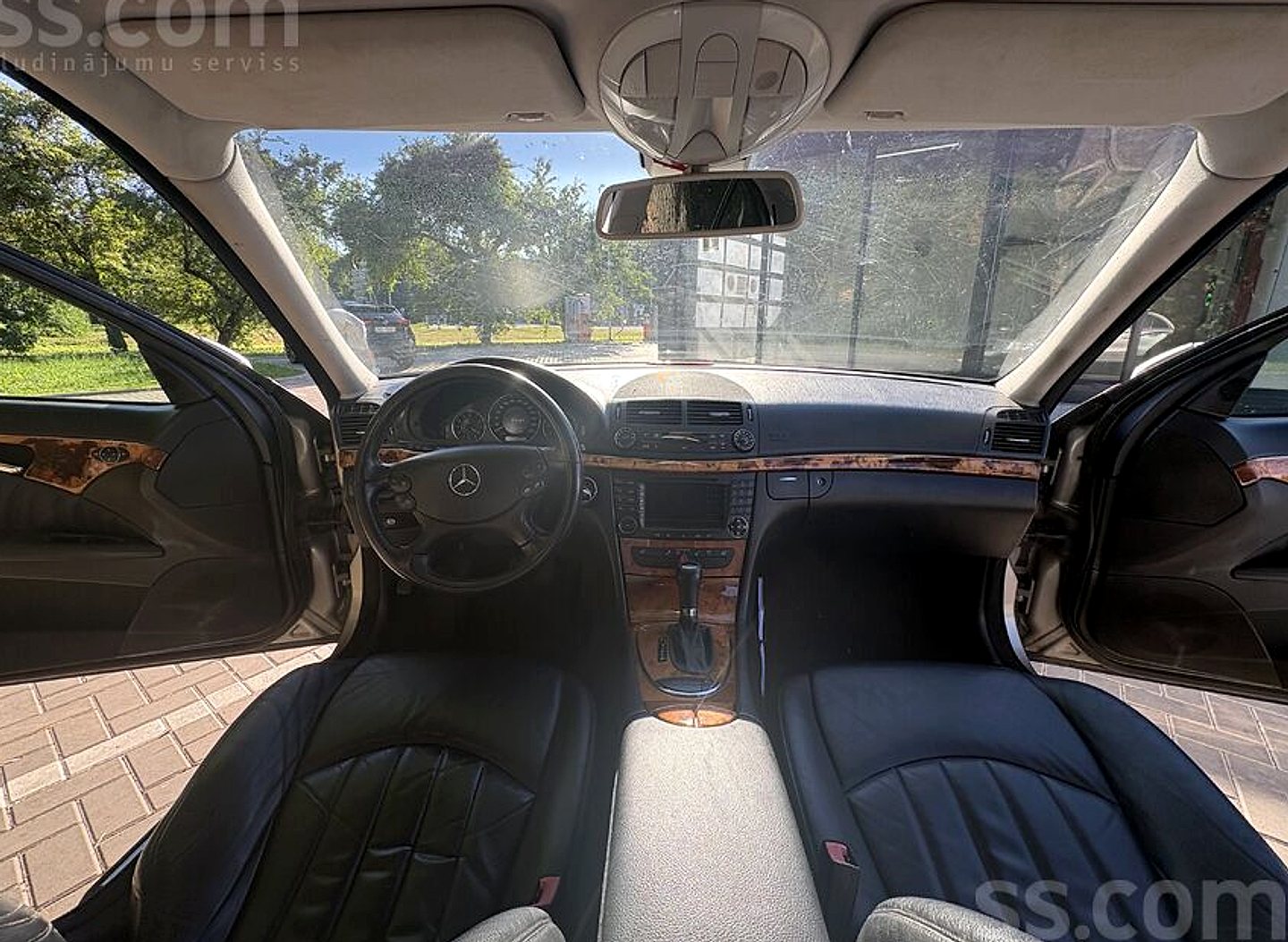 Mercedes-Benz E300 — foto 6
