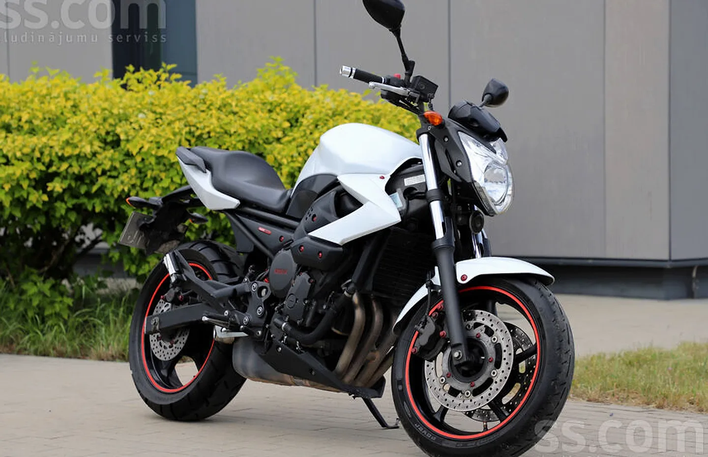 Yamaha Xj6