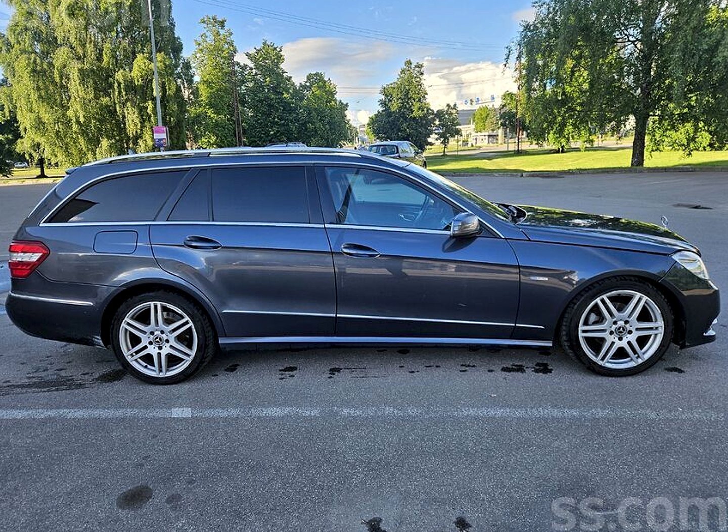 Mercedes-Benz E220 — foto 5