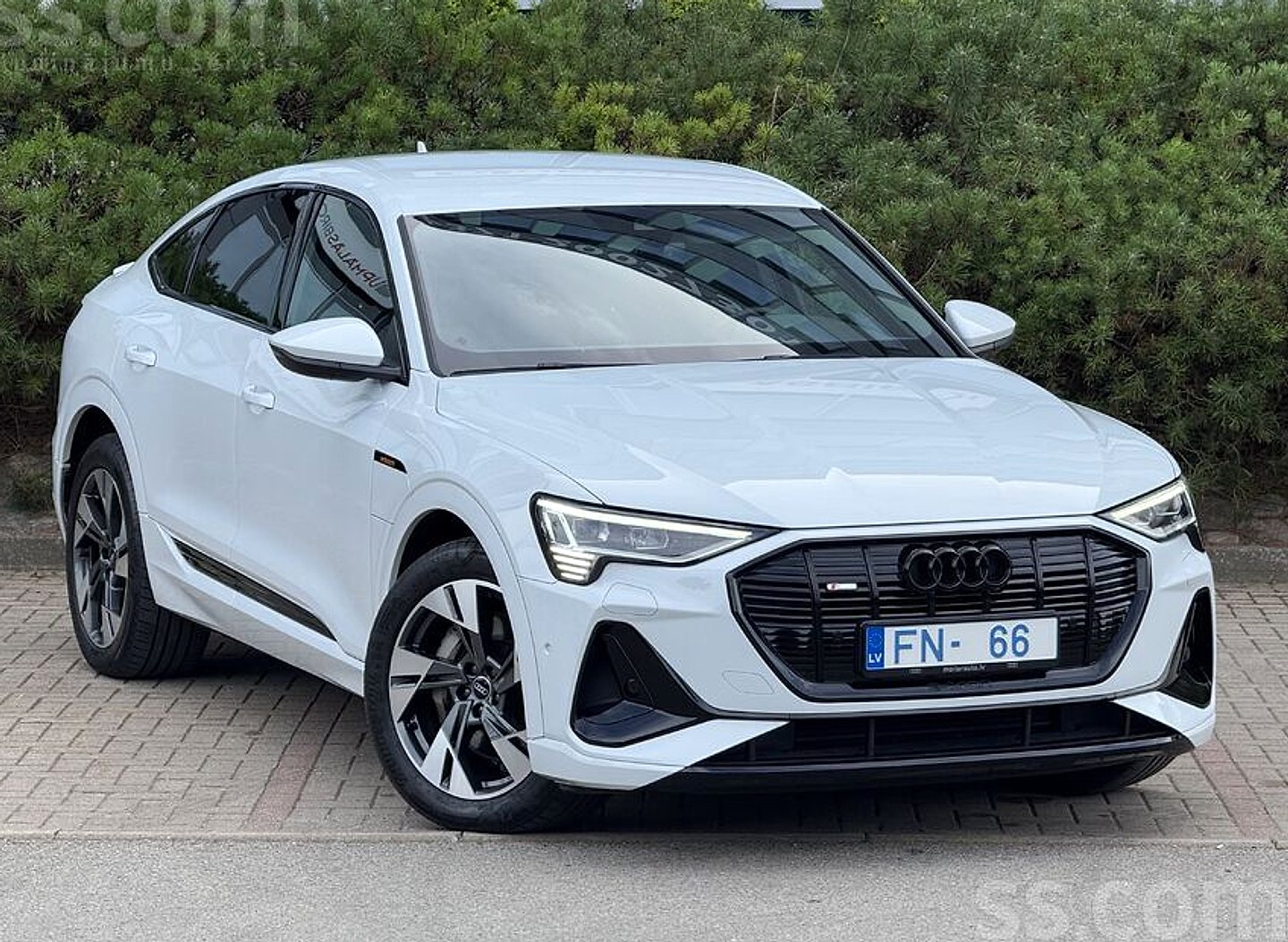 Audi E-tron — foto 2