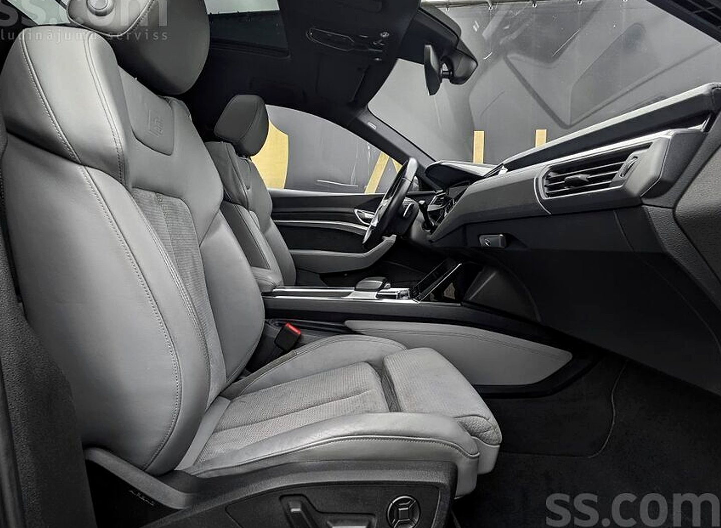 Audi E-tron — foto 6