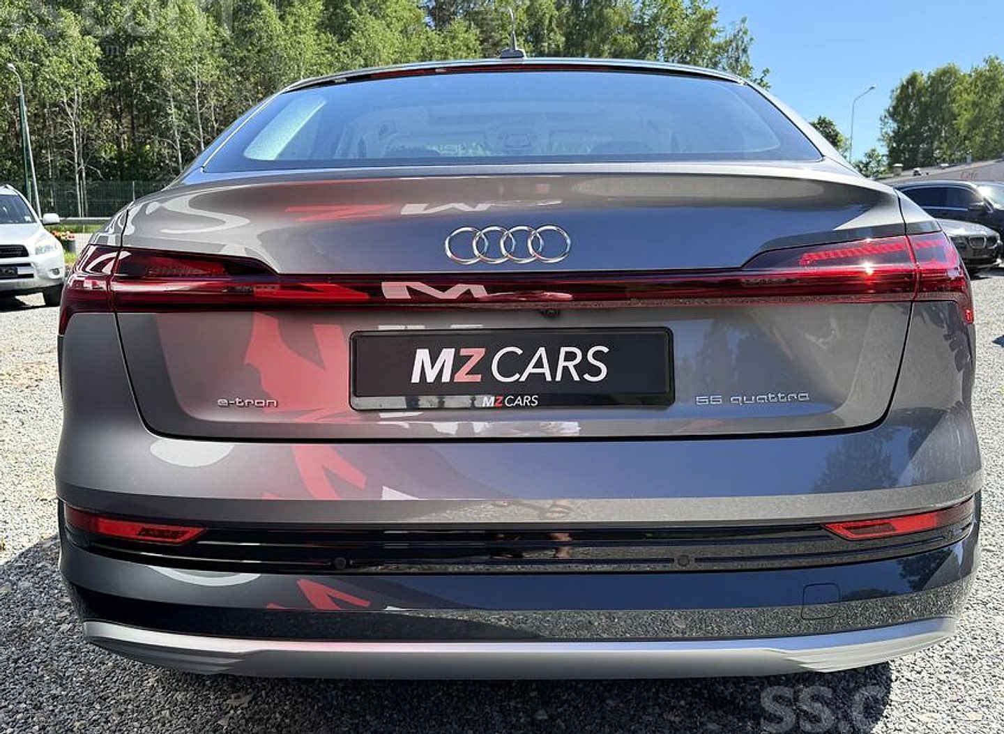 Audi E-tron — foto 6