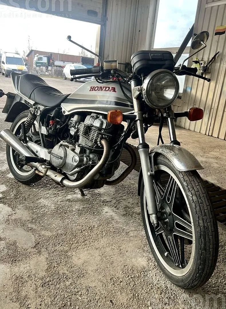 Honda Cb250n, 1982. gads