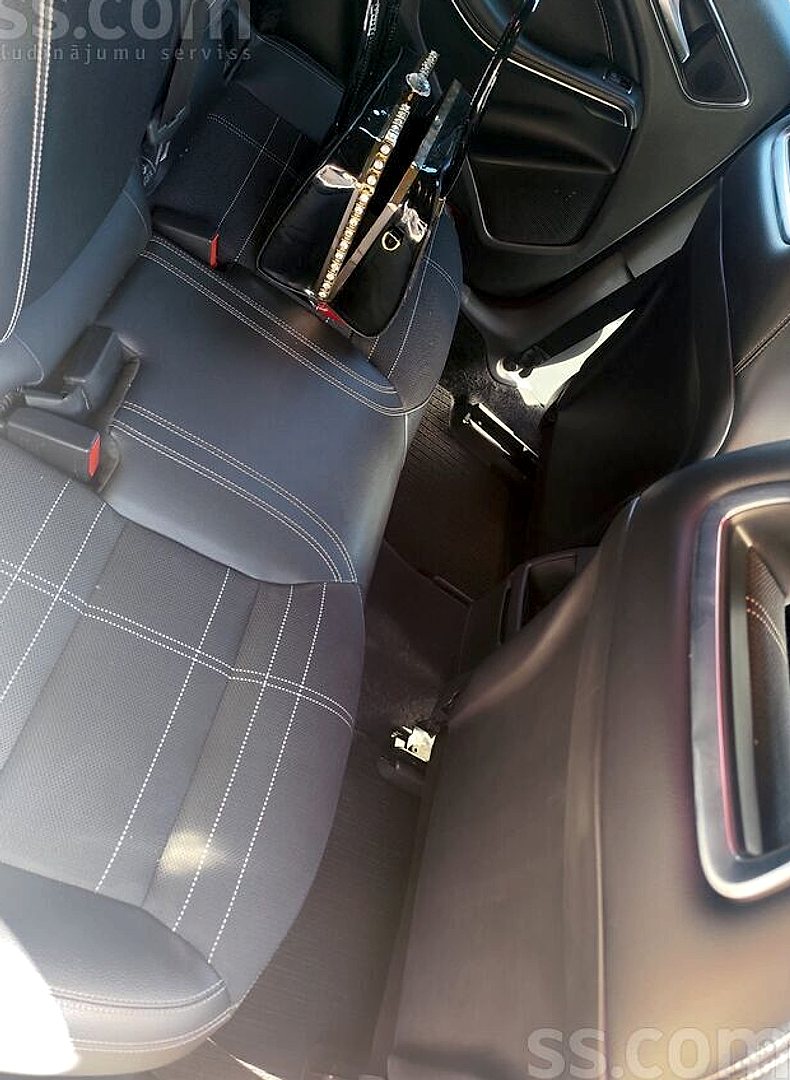 Mercedes-Benz CLA180 — foto 3