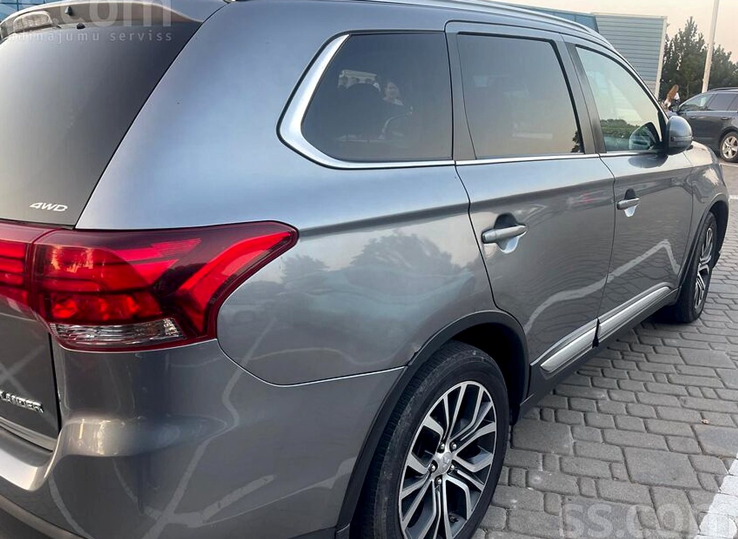 Mitsubishi Outlander — foto 2