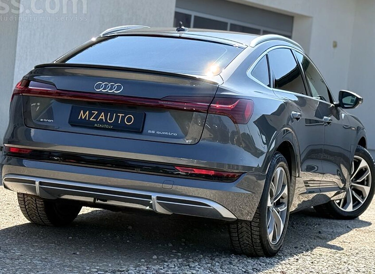 Audi E-tron — foto 4
