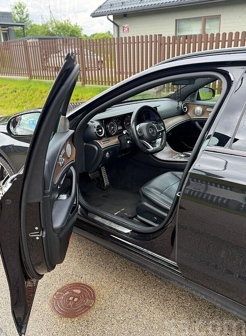 Mercedes-Benz E350 — foto 5