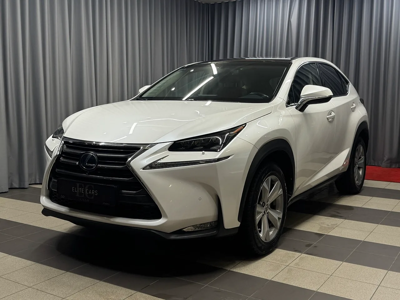 Lexus NX 300H, 2014. gads