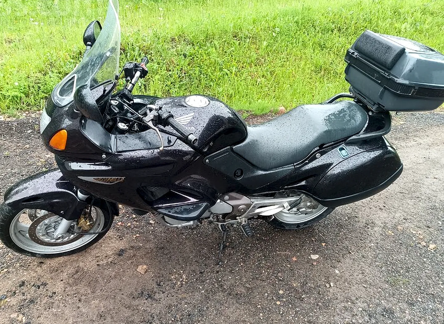 Honda Ntv650