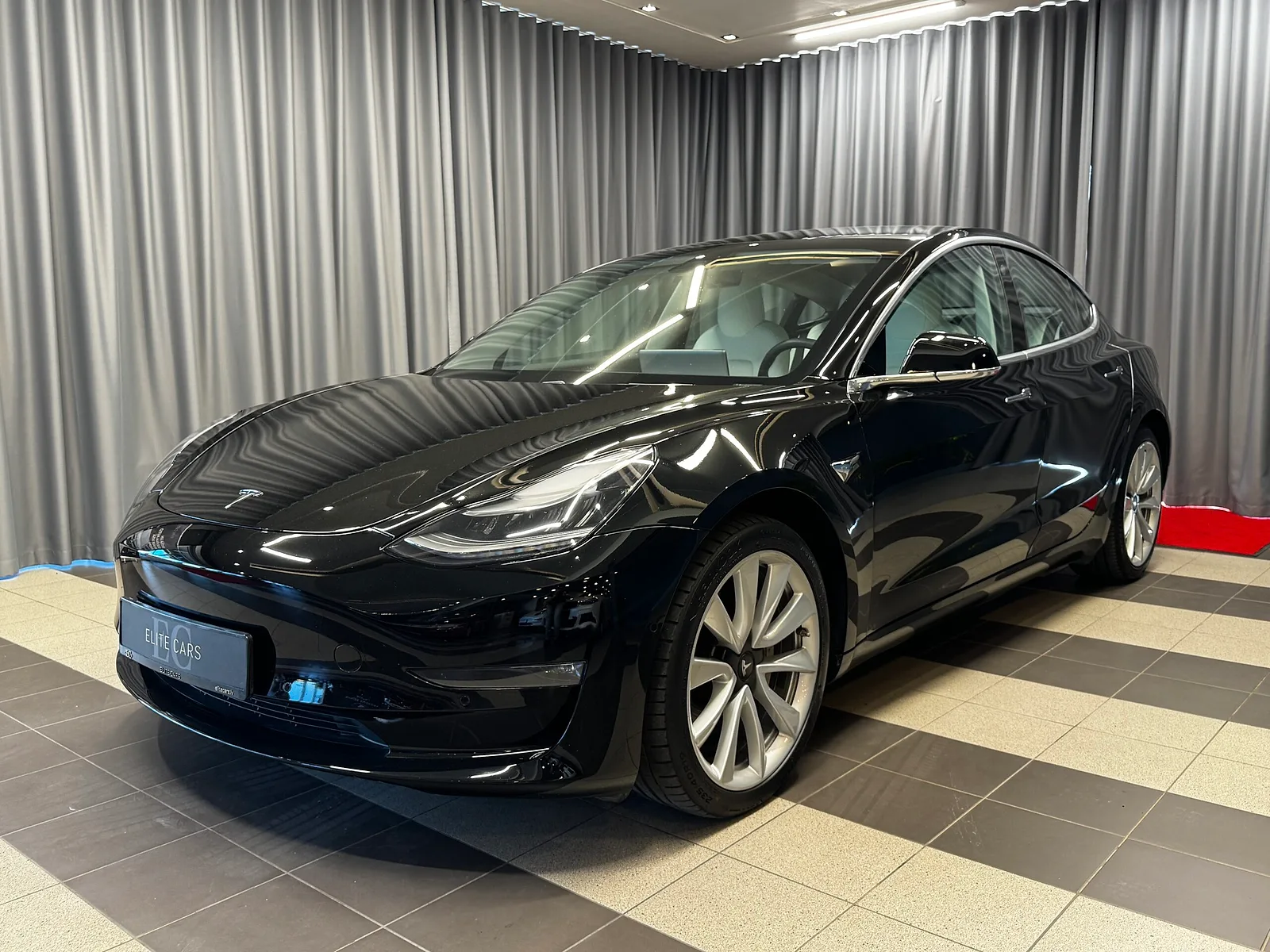 Tesla Model 3, 2019. gads
