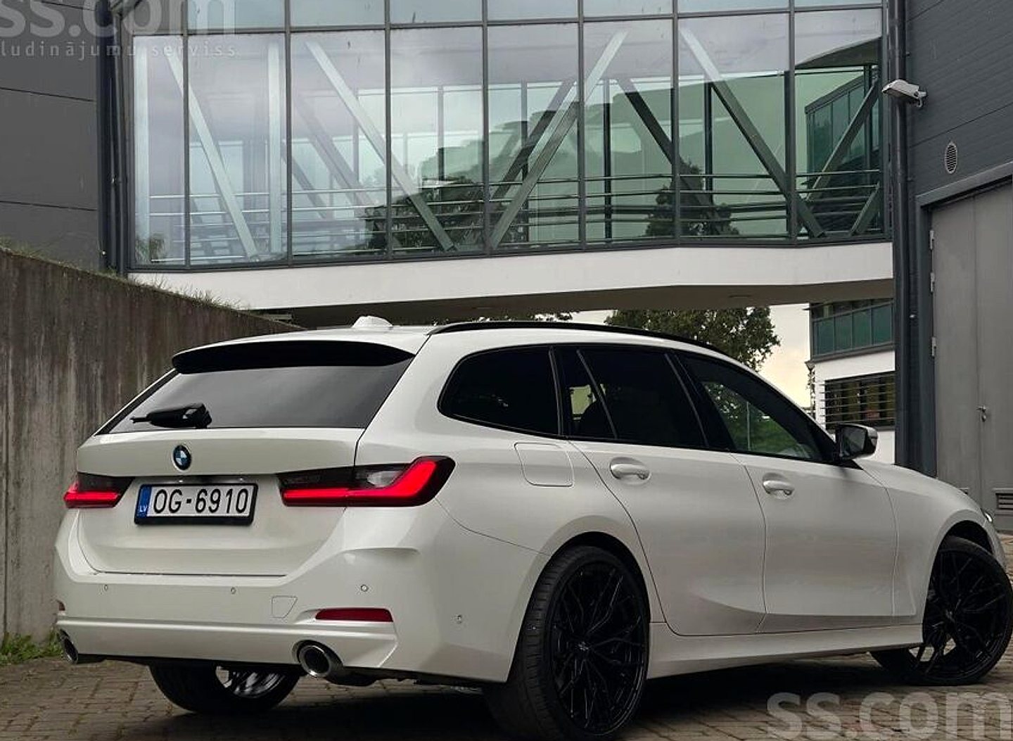 BMW 320 — foto 2