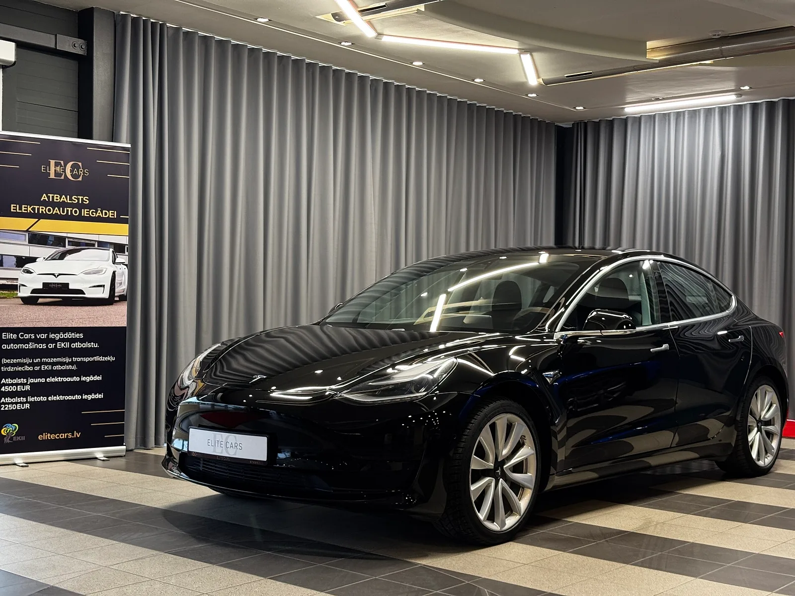 Tesla Model 3, 2019. gads