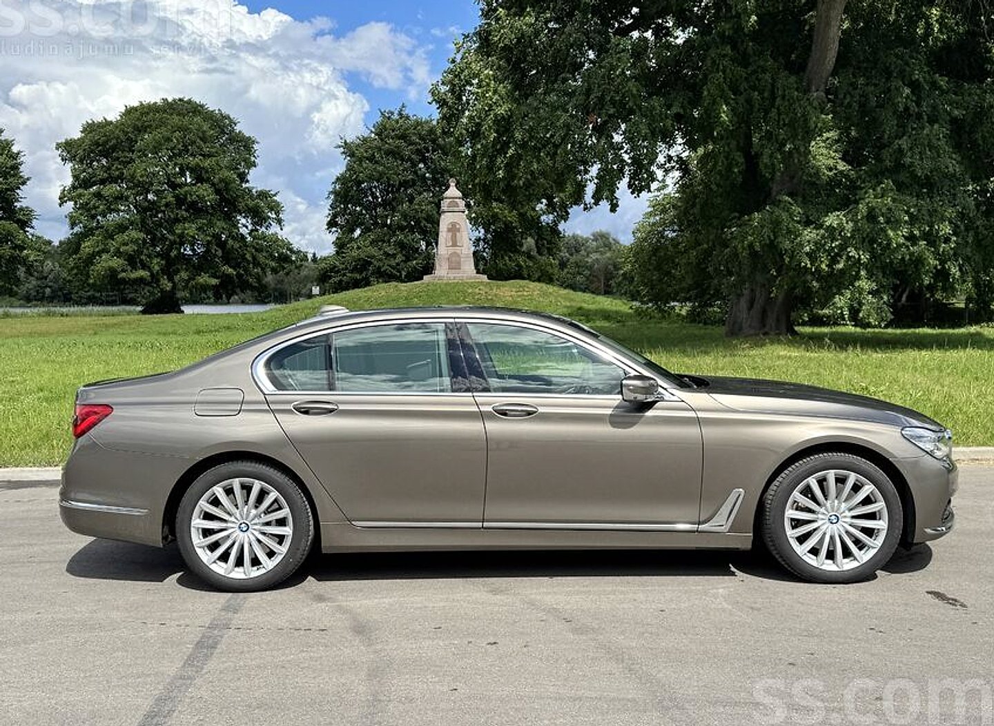 BMW 750 — foto 5
