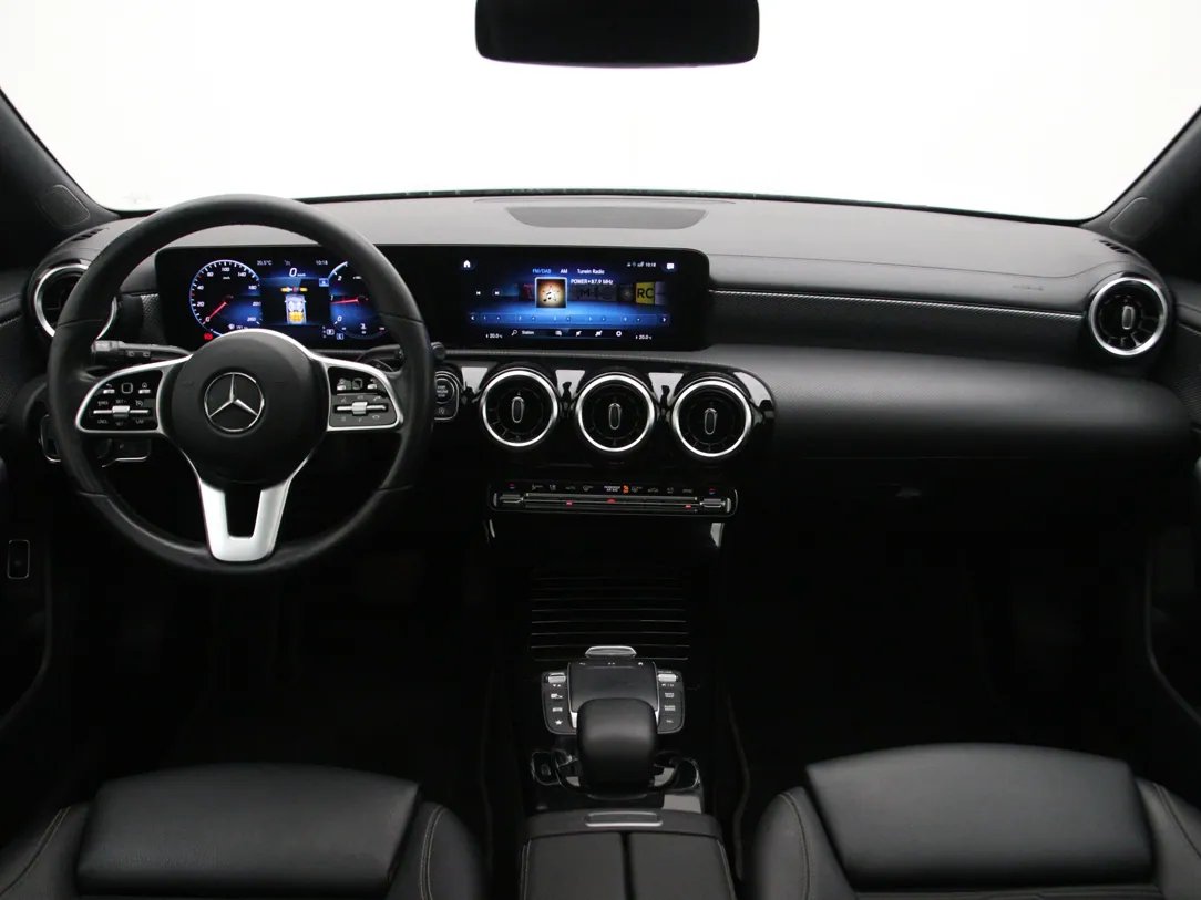 MERCEDES BENZ Cla200 — foto 3