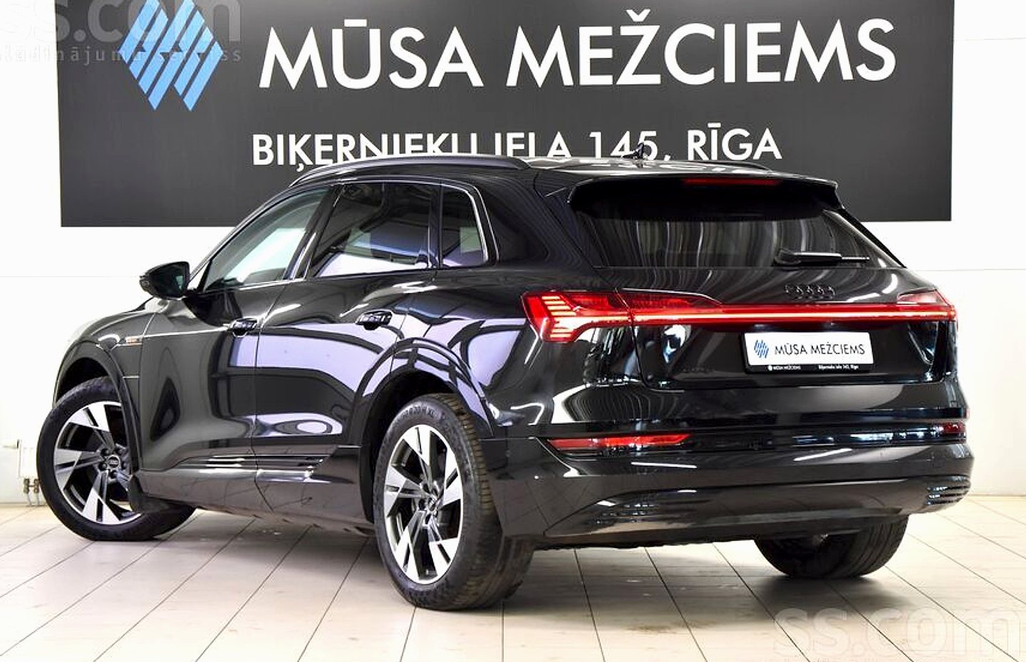 Audi E-tron — foto 6