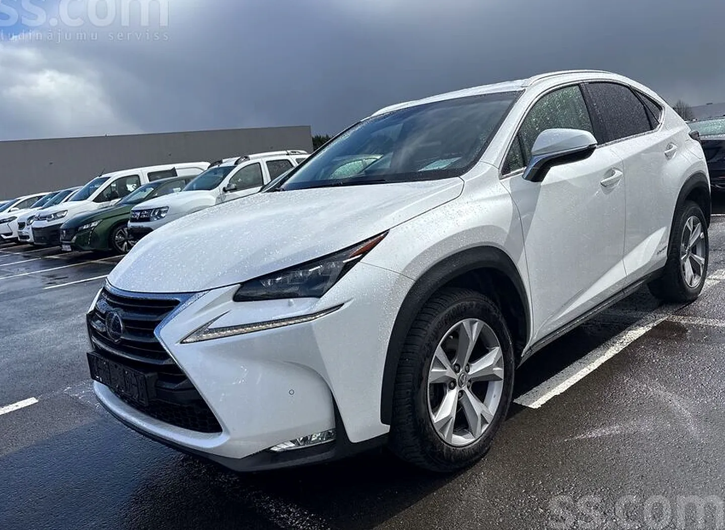 Lexus NX, 2016. gads