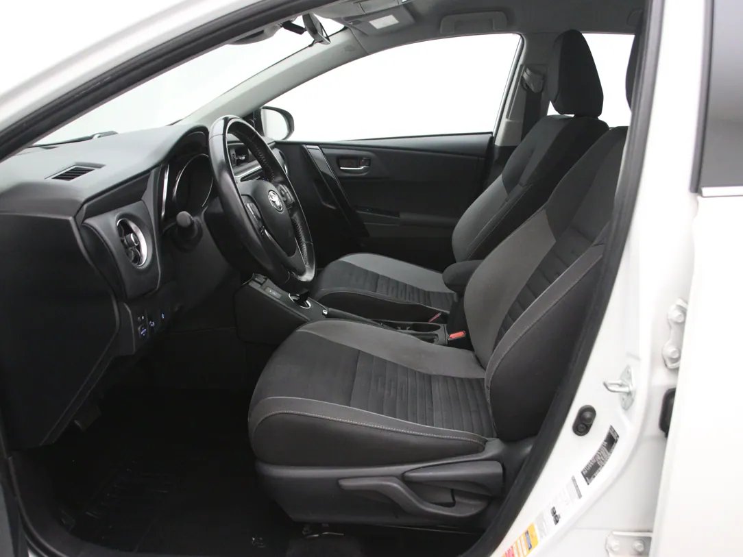Toyota Auris — foto 5