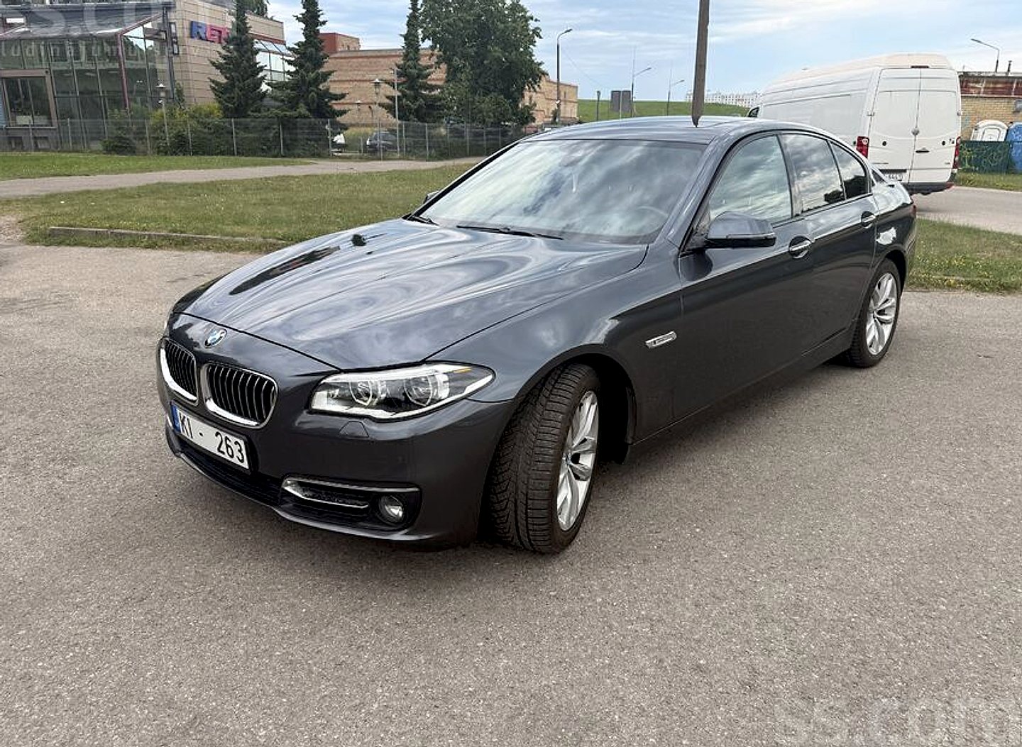BMW 530 — foto 2