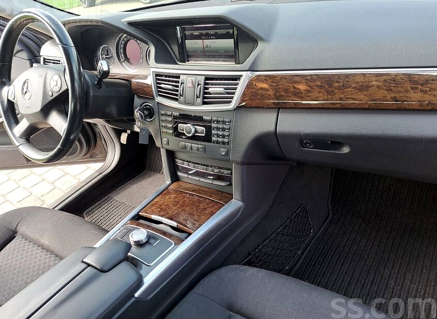 Mercedes-Benz E220 — foto 3