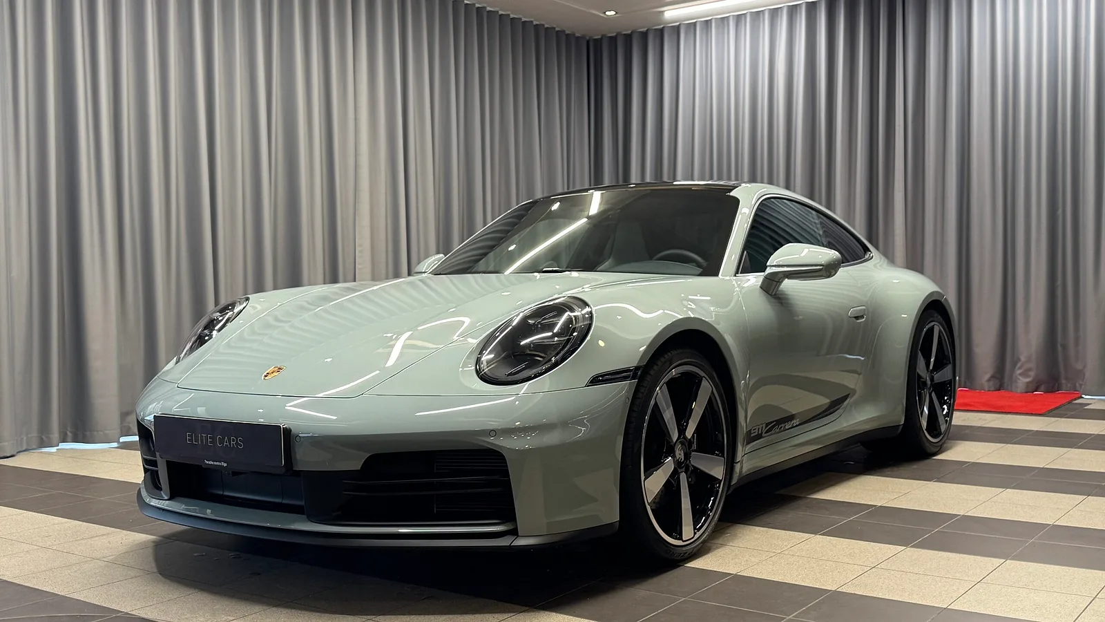 Porsche Carrera 911, 2025. gads