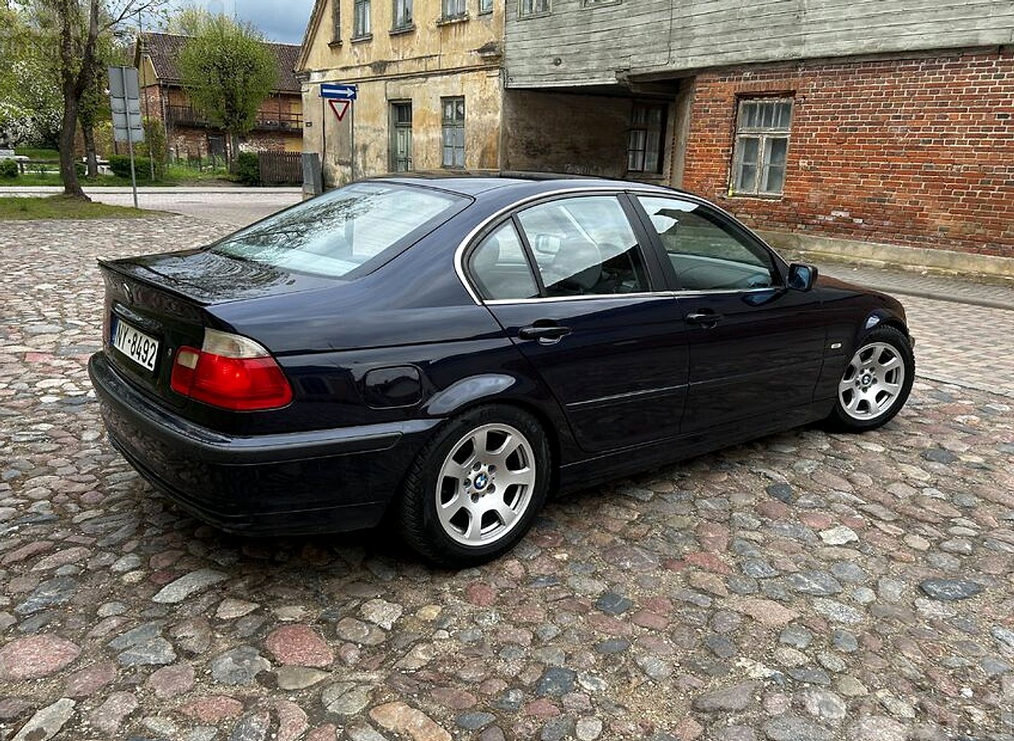 BMW 323 — foto 2