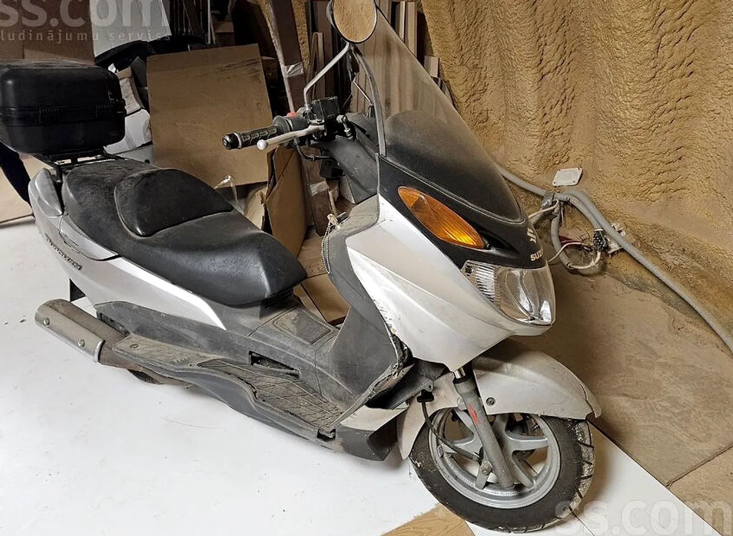 Suzuki Burgmann uh 12, 2003. gads