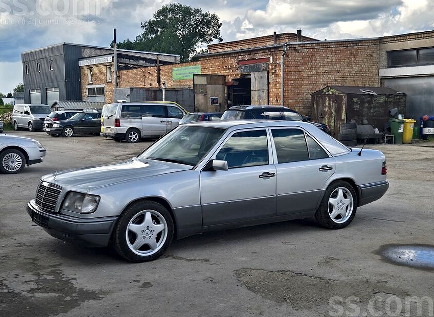 Mercedes-Benz E300 — foto 4