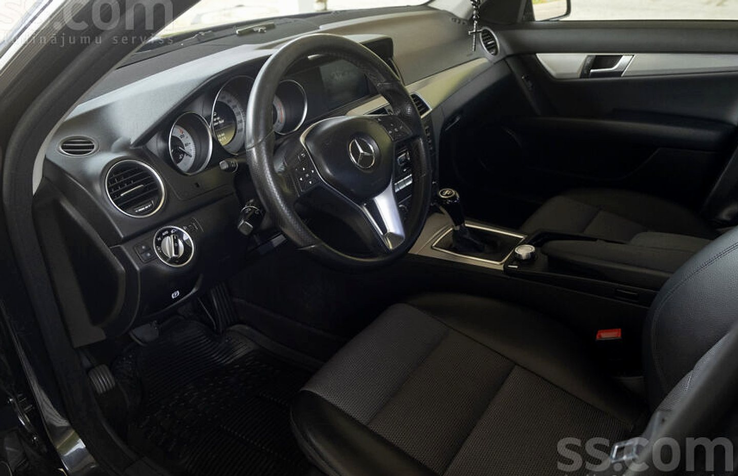 Mercedes-Benz C220 — foto 6