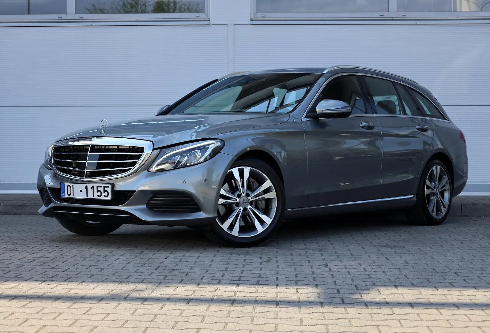 Mercedes-Benz C350, 2015. gads