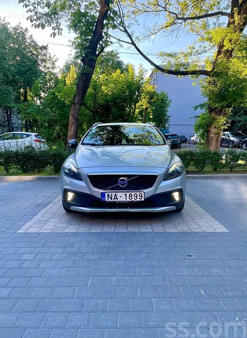 Volvo V40, 2013. gads