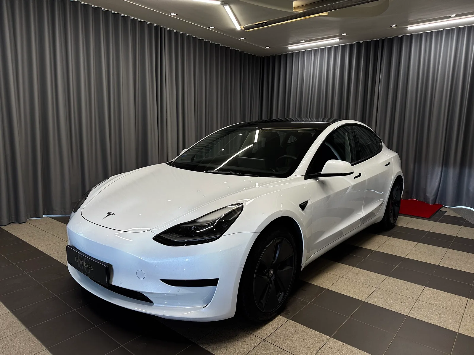 Tesla Model 3, 2021. gads