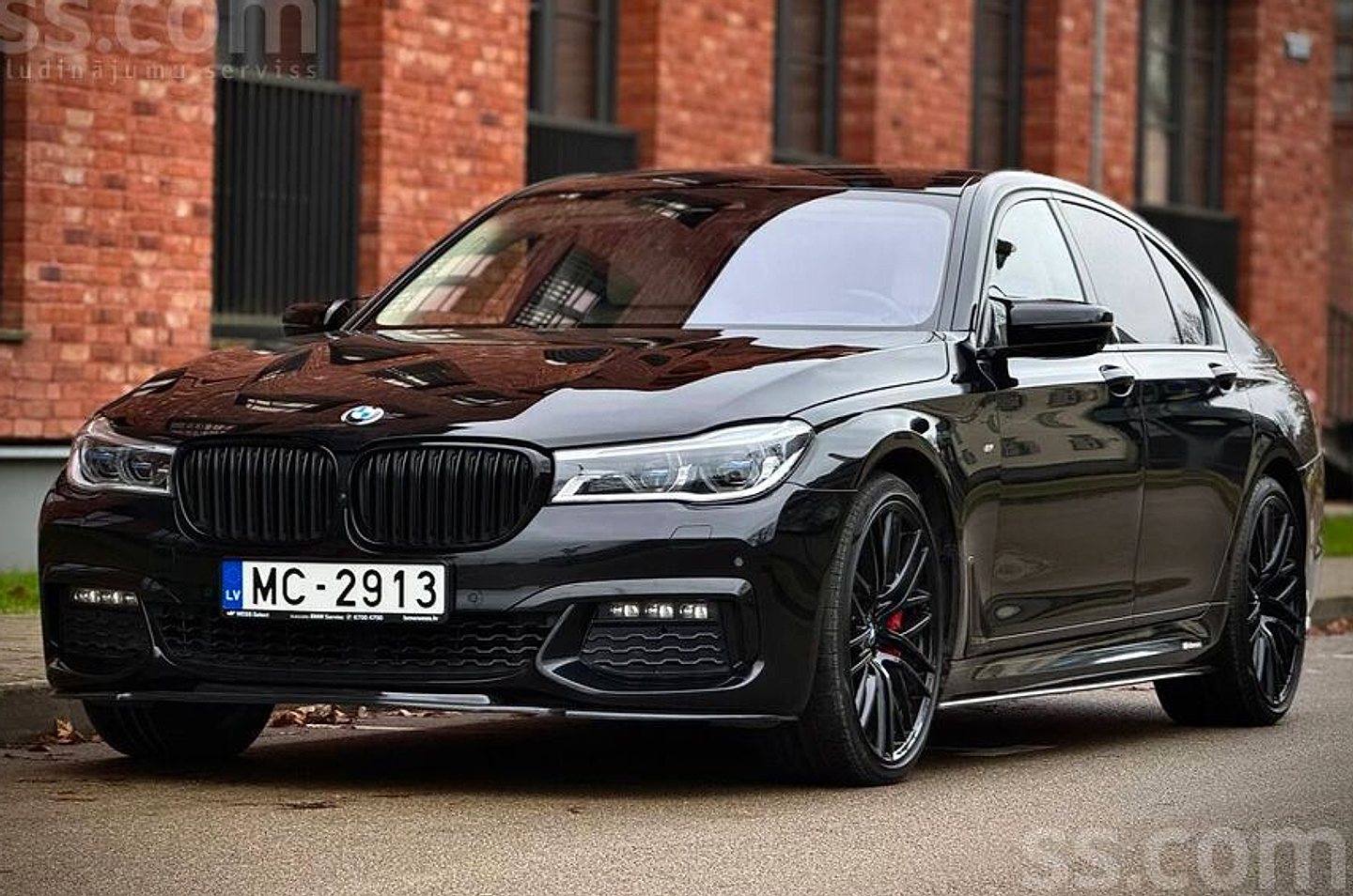 BMW 750 — foto 2