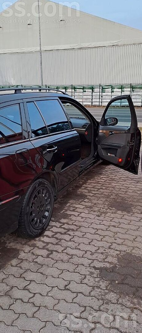 Mercedes-Benz E270 — foto 4