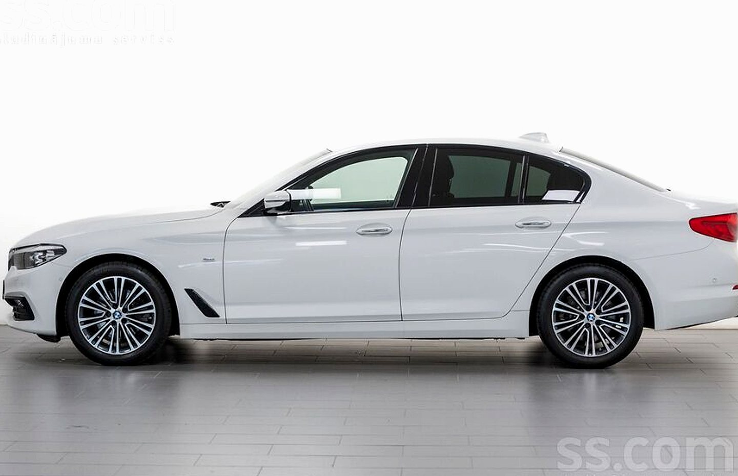 BMW 520 — foto 2