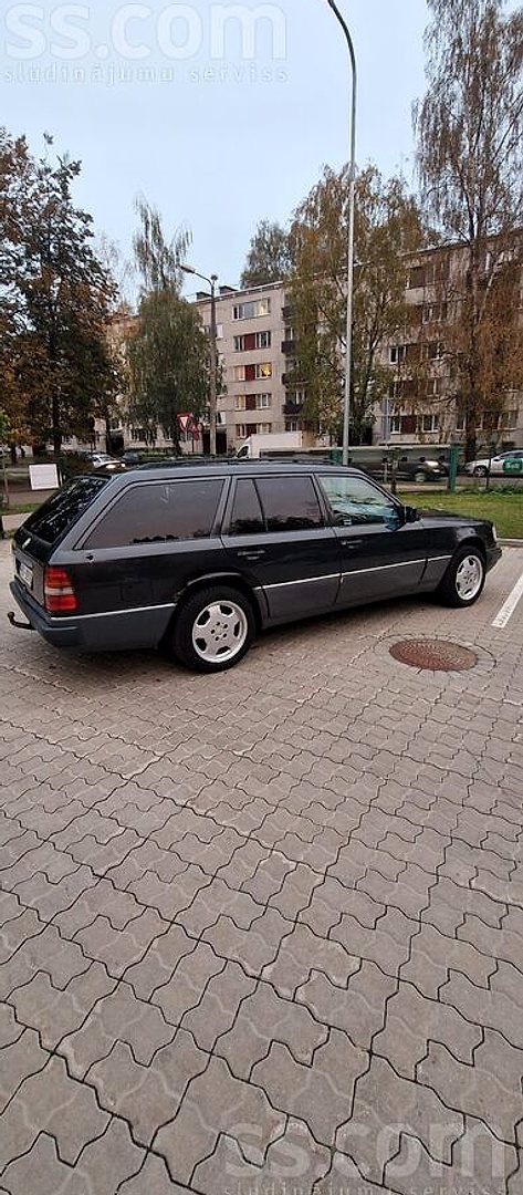 Mercedes-Benz E300 — foto 6