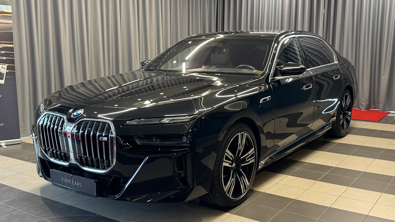 BMW 760, 2024. gads