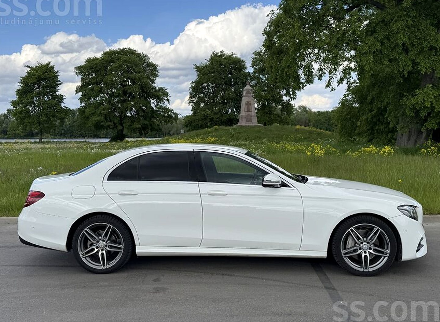 Mercedes-Benz E220 — foto 5