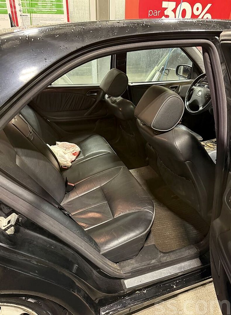 Mercedes-Benz E320 — foto 5