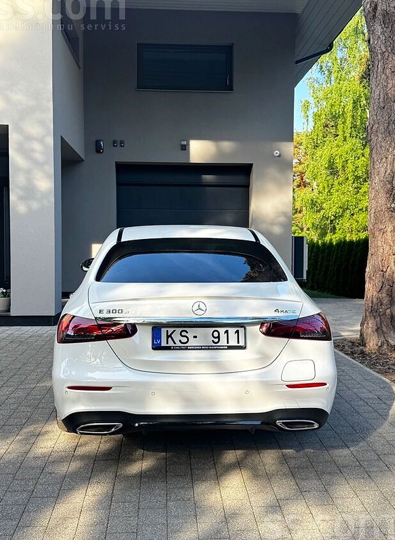 Mercedes-Benz E300 — foto 6
