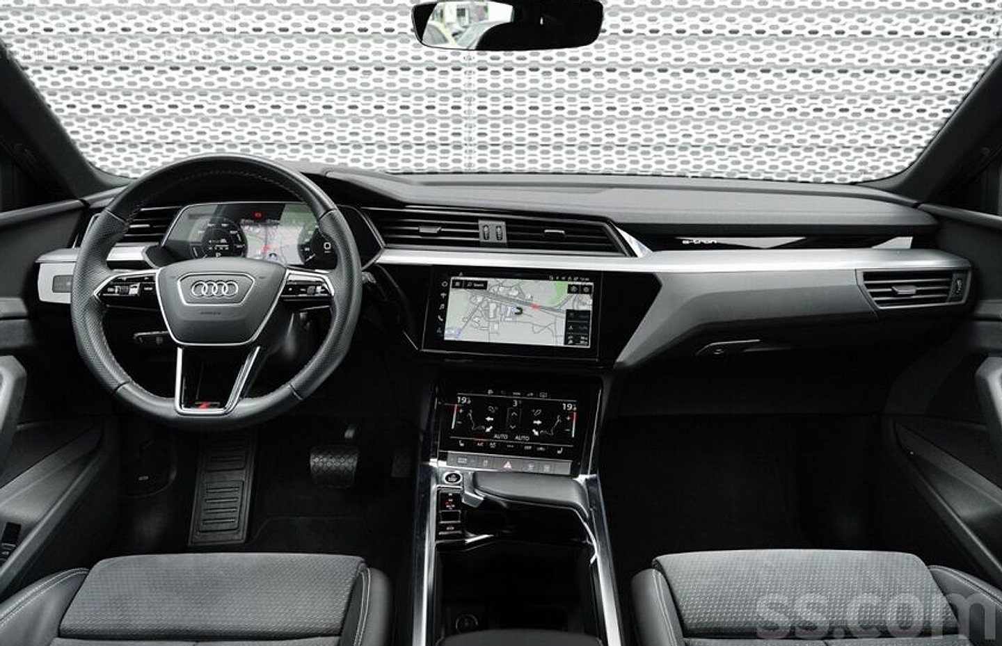 Audi E-tron — foto 6