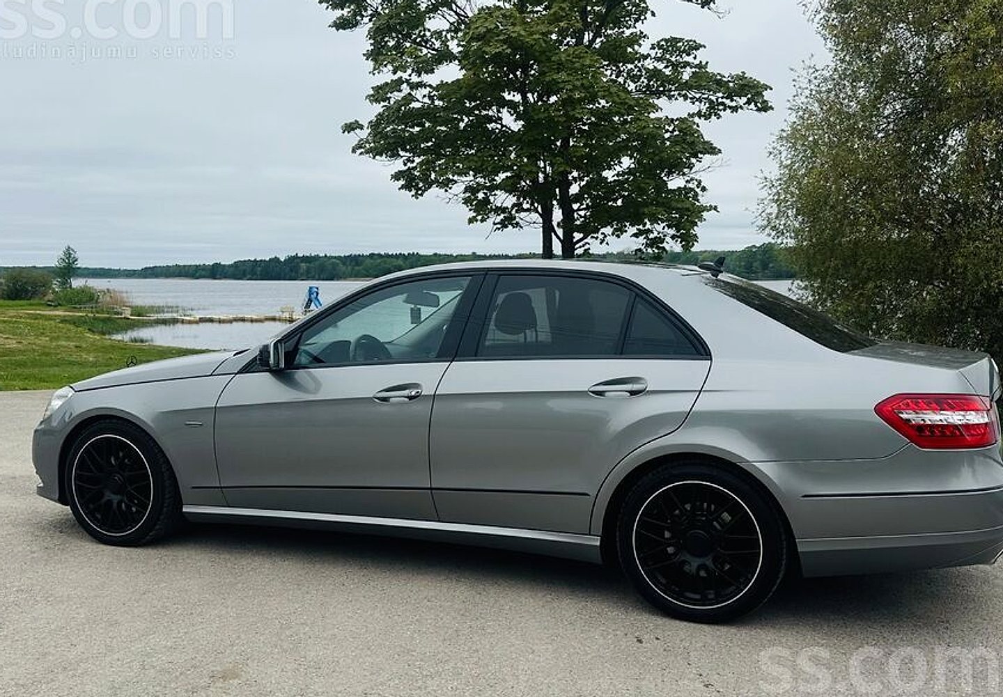 Mercedes-Benz E350 — foto 3
