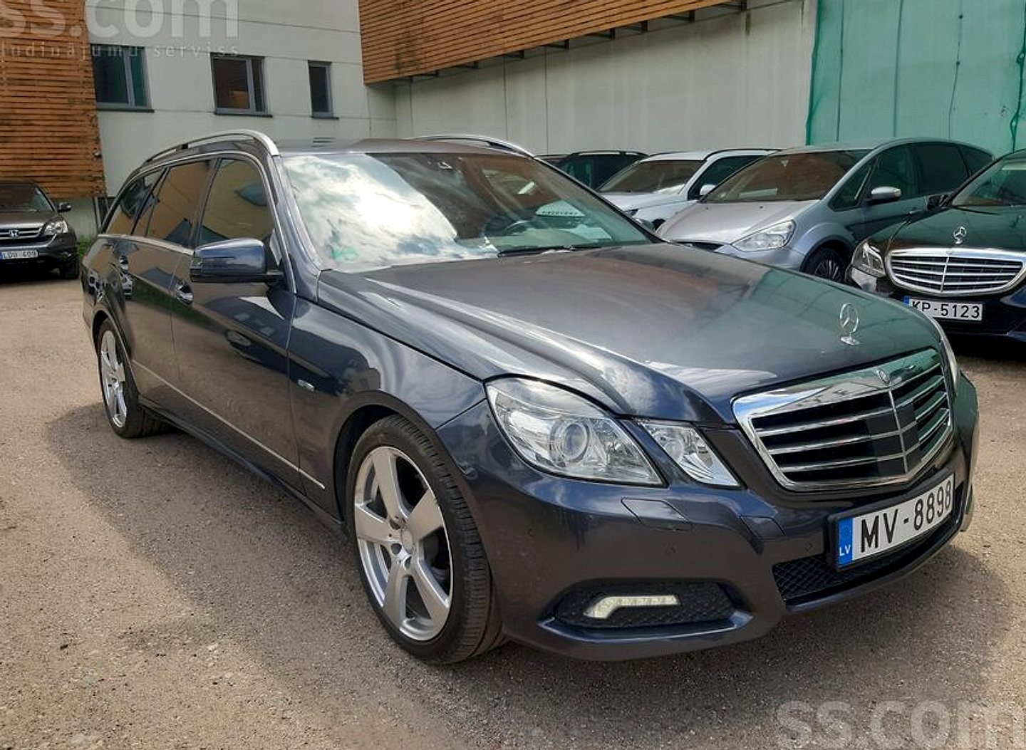 Mercedes-Benz E350 — foto 3